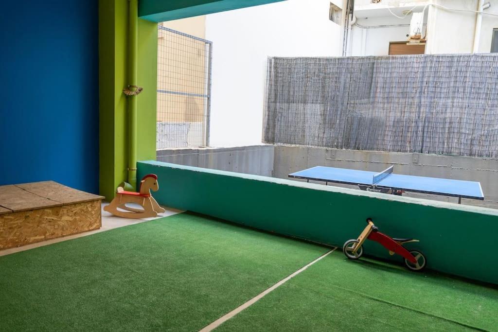 Central, Parking, Play Area, 1Km To The Sea 이라클리온 외부 사진