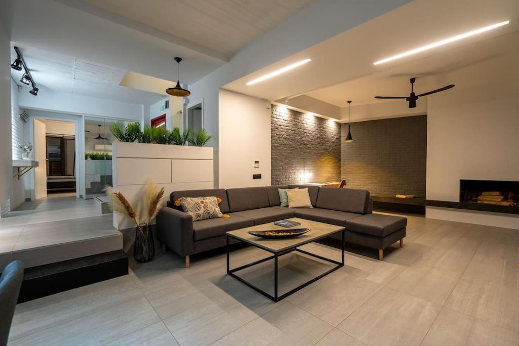 Central, Parking, Play Area, 1Km To The Sea 이라클리온 외부 사진